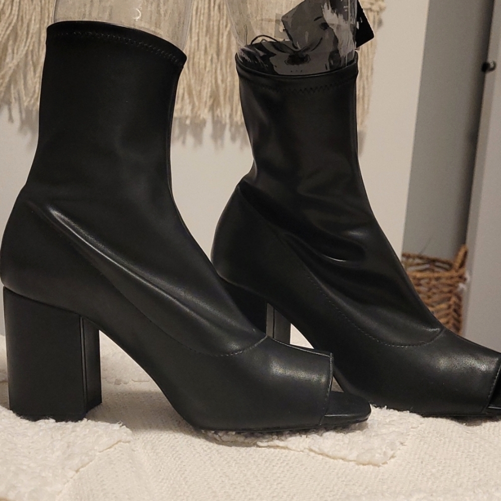 Zara peep toe booties NWT